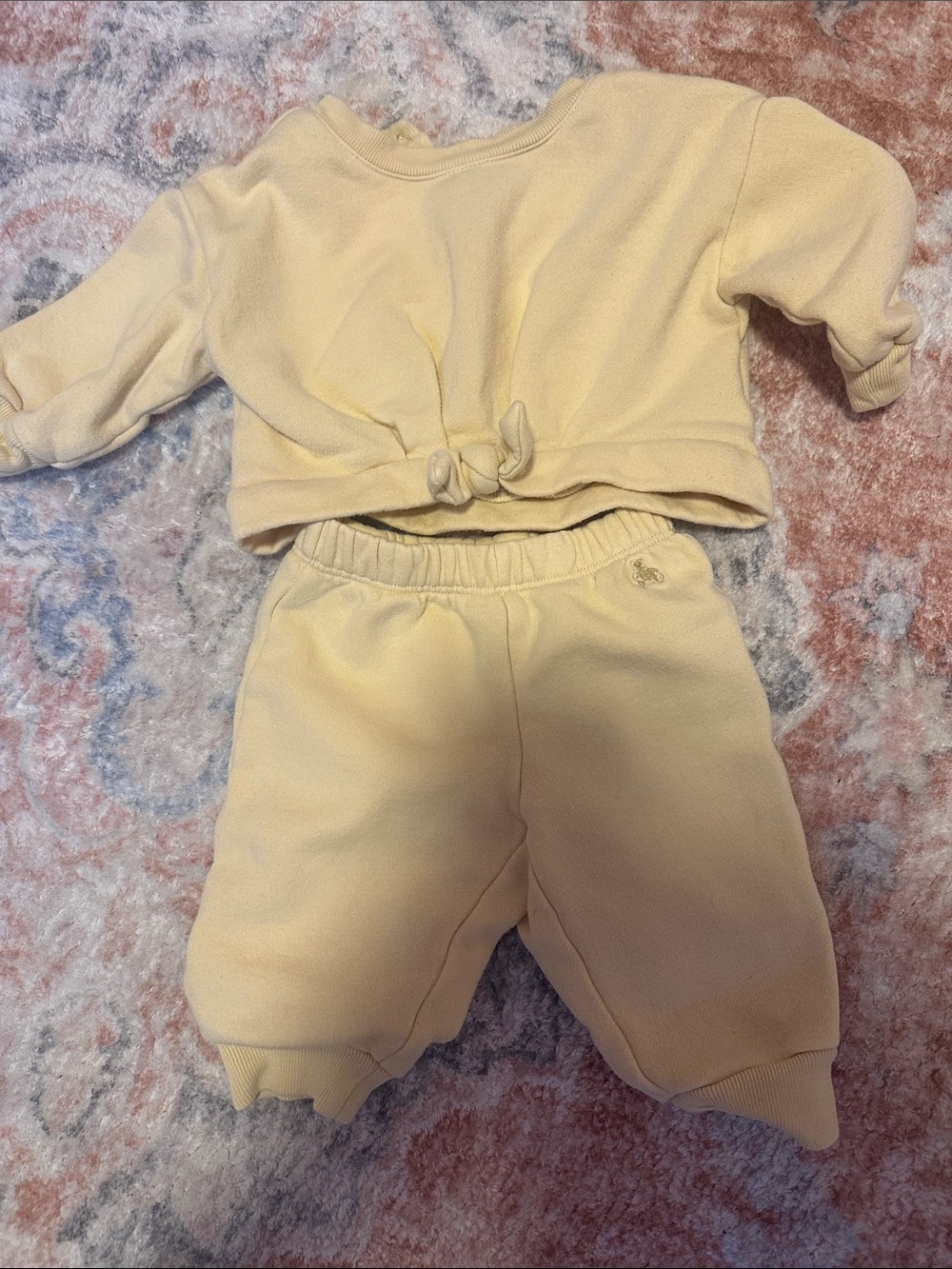 Baby GAP yellow Two-Piece Sweatshirt & Jogger Set size 3-6 months